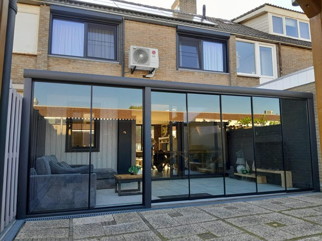 Glazen Schuifwand voor veranda in Steenbergen