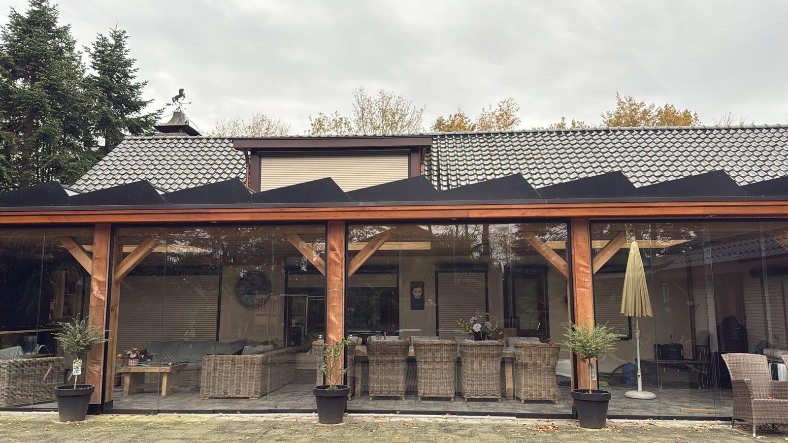 glazen schuifwanden op maat voor overkapping aan huis